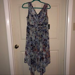 Simply Vera Wang Floral Print Maxi Dress. NWT!